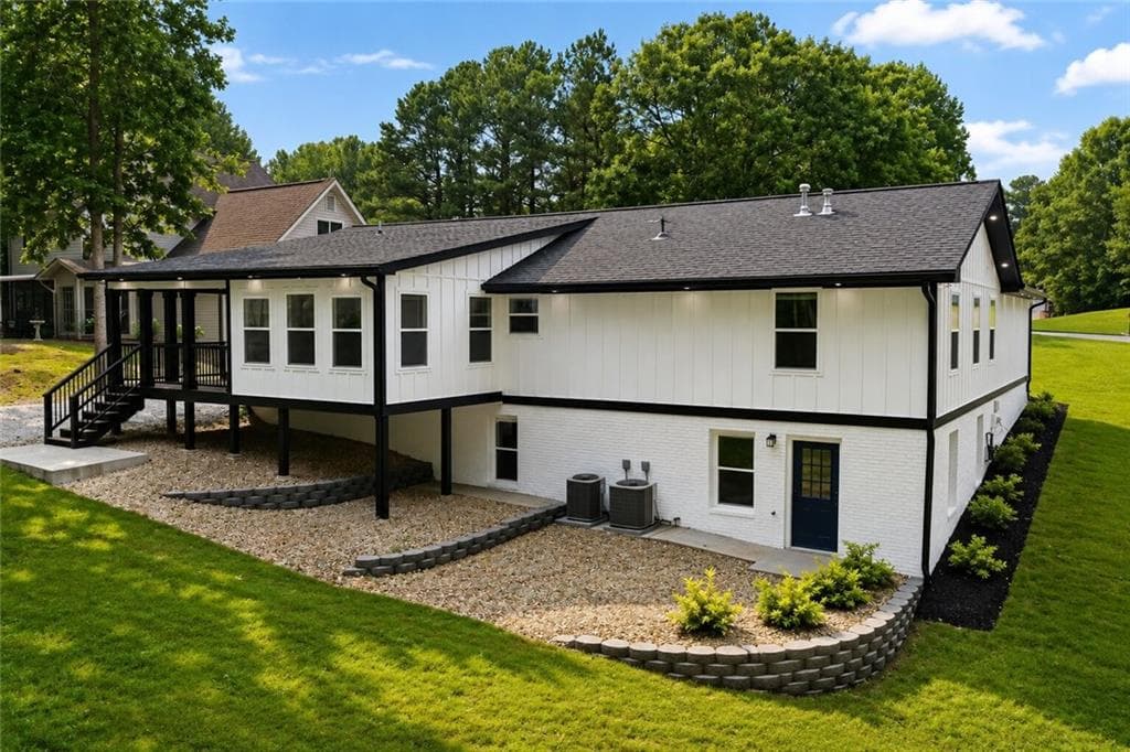6 bedroom, 3 bathroom, 3,410 sq ft single family residence for sale at 2265 Hillbriar Drive, Buford, GA 30518 — photo 2