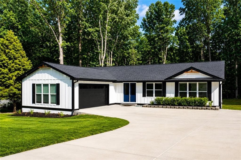 6 bedroom, 3 bathroom, 3,410 sq ft single family residence for sale at 2265 Hillbriar Drive, Buford, GA 30518 — photo 3
