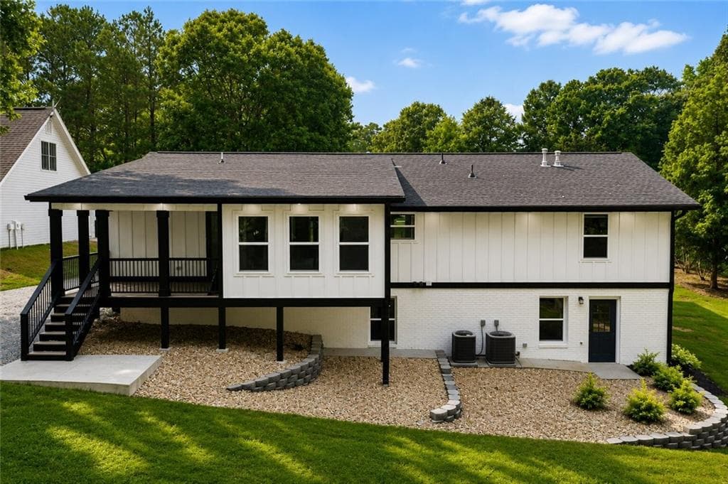 6 bedroom, 3 bathroom, 3,410 sq ft single family residence for sale at 2265 Hillbriar Drive, Buford, GA 30518 — photo 4
