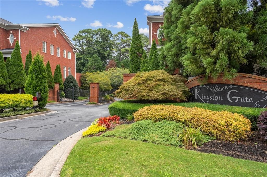 4 bedroom, 4 bathroom, 3,054 sq ft townhouse under contract at 4288 Kingston Gate Cove 5, Atlanta, GA 30341