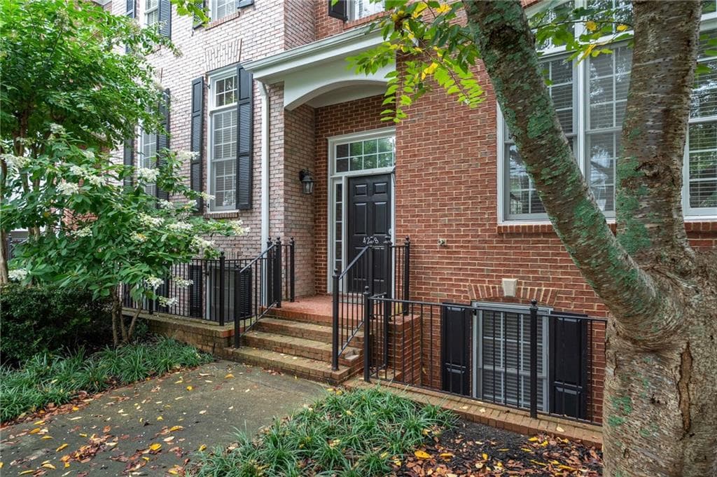 4 bedroom, 4 bathroom, 3,054 sq ft townhouse under contract at 4288 Kingston Gate Cove 5, Atlanta, GA 30341 — photo 2