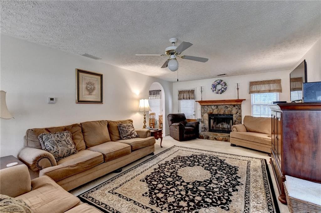 3 bedroom, 2 bathroom, 1,892 sq ft single family residence for sale at 940 Willow Springs Court, Loganville, GA 30052 — photo 3