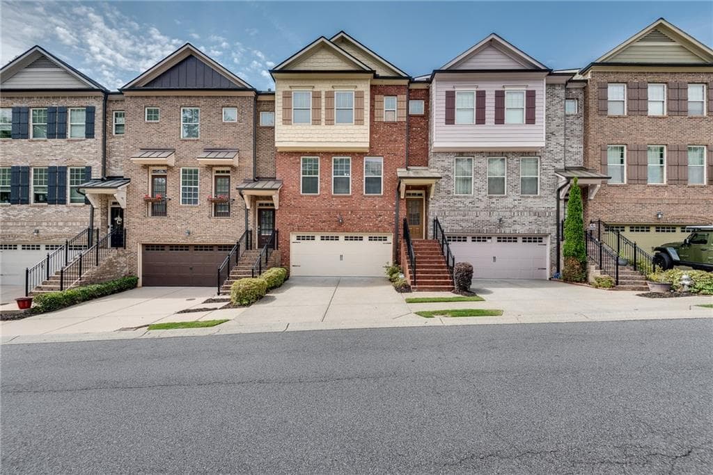 3 bedroom, 4 bathroom, 2,625 sq ft townhouse for sale at 9005 Woodland Trail, Alpharetta, GA 30009 — photo 3