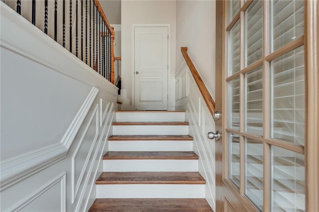3 bedroom, 4 bathroom, 2,625 sq ft townhouse for sale at 9005 Woodland Trail, Alpharetta, GA 30009 — photo 4