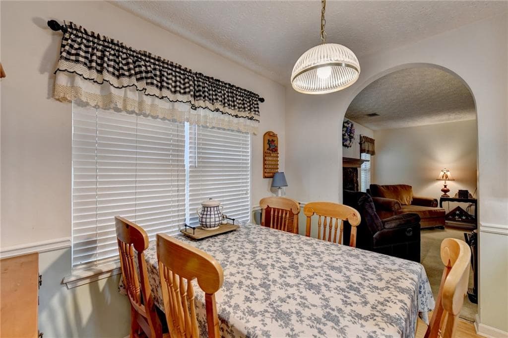 3 bedroom, 2 bathroom, 1,892 sq ft single family residence for sale at 940 Willow Springs Court, Loganville, GA 30052 — photo 7