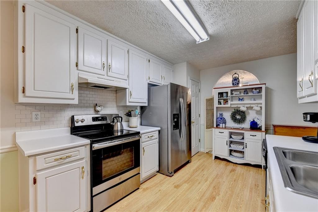 3 bedroom, 2 bathroom, 1,892 sq ft single family residence for sale at 940 Willow Springs Court, Loganville, GA 30052 — photo 8