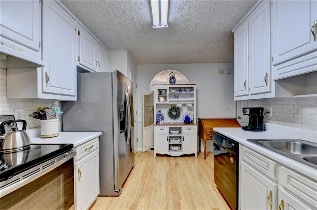 3 bedroom, 2 bathroom, 1,892 sq ft single family residence for sale at 940 Willow Springs Court, Loganville, GA 30052 — photo 9