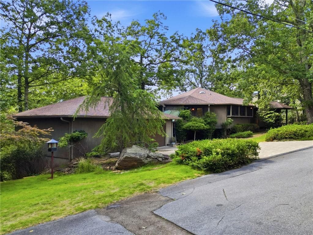 3 bedroom, 3 bathroom, 3,293 sq ft single family residence for sale at 214 Ponderosa Lane, Waleska, GA 30183 — photo 4