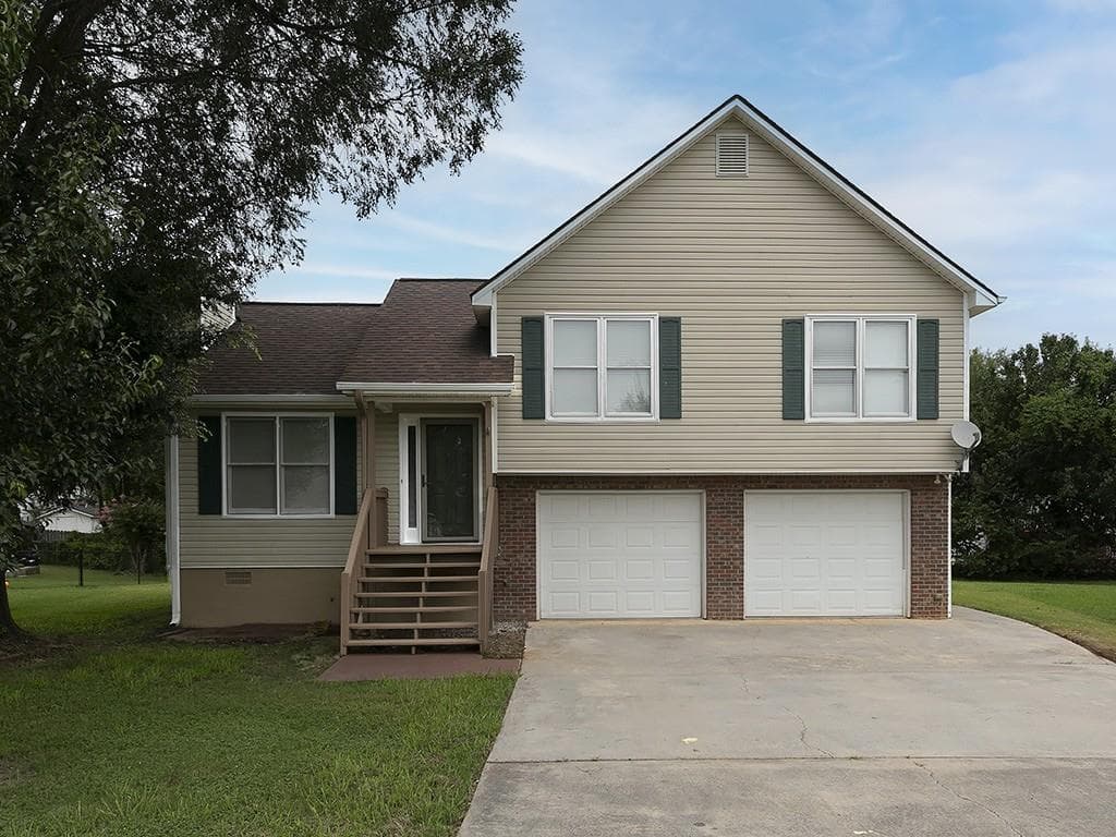 4 bedroom, 3 bathroom, 1,769 sq ft single family residence for rent at 16 Huntcliff Drive, Cartersville, GA 30121 for $2,300 a month