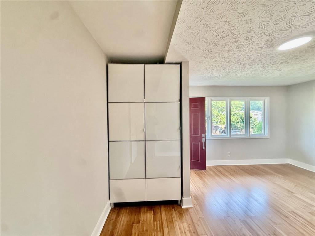 3 bedroom, 3 bathroom, 2,162 sq ft condominium for sale at 3240 Clairmont North, Atlanta, GA 30329 — photo 3