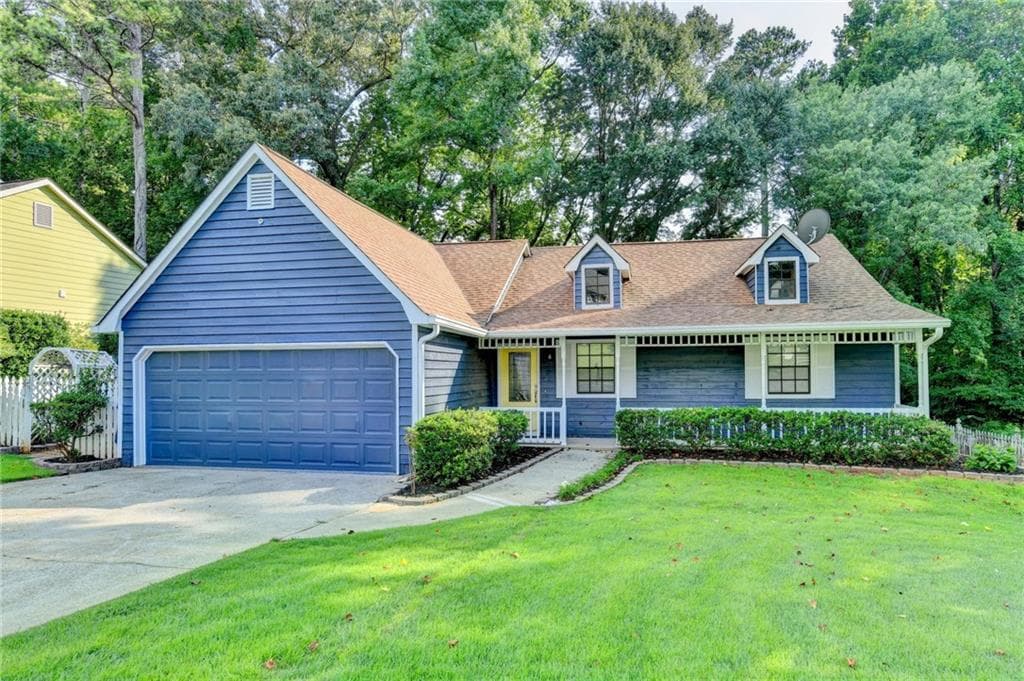 3 bedroom, 2 bathroom, 1,328 sq ft single family residence under contract at 1122 Realm Lane, Lawrenceville, GA 30044 — photo 2