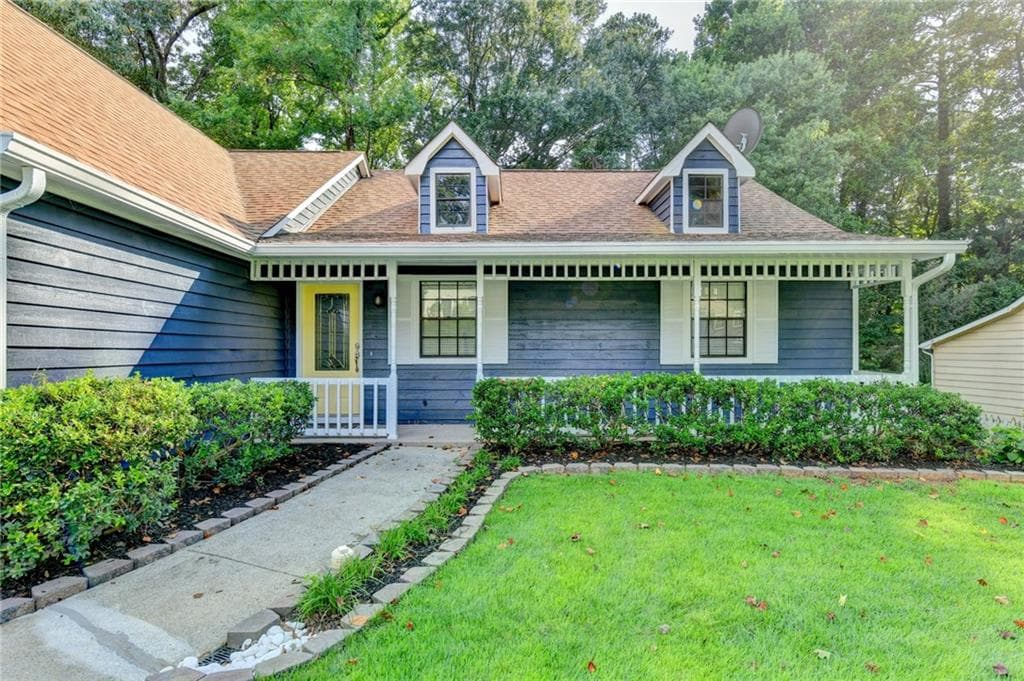 3 bedroom, 2 bathroom, 1,328 sq ft single family residence under contract at 1122 Realm Lane, Lawrenceville, GA 30044 — photo 4