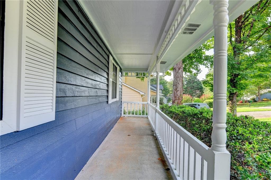 3 bedroom, 2 bathroom, 1,328 sq ft single family residence under contract at 1122 Realm Lane, Lawrenceville, GA 30044 — photo 5