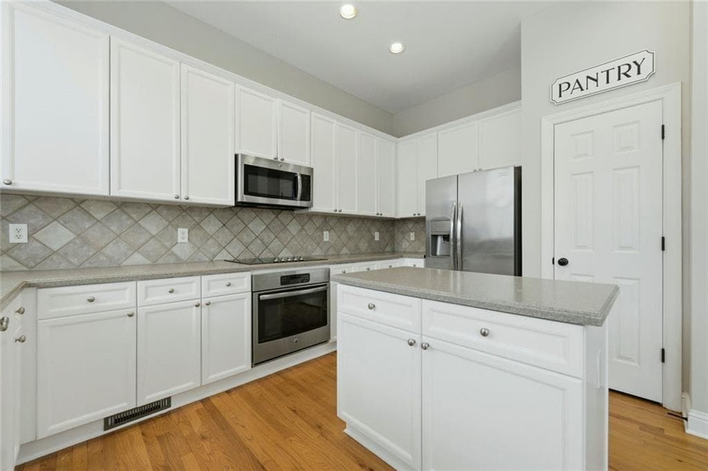 4 bedroom, 4 bathroom townhouse for rent at 319 Creekbank Way, Smyrna, GA 30082 for $3,500 a month — photo 6