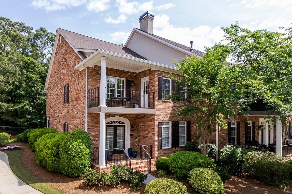 3 bedroom, 4 bathroom, 2,817 sq ft townhouse for rent at 2537 Oglethorpe Circle, Brookhaven, GA 30319 for $4,300 a month — photo 1 of 29
