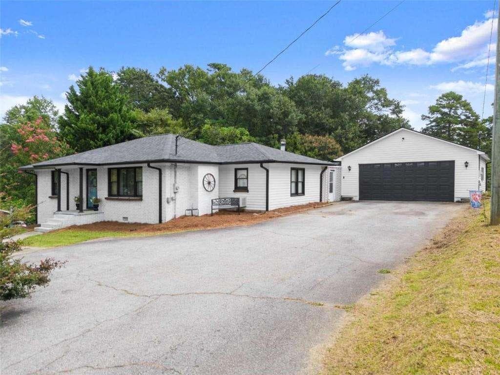 3 bedroom, 3 bathroom, 1,709 sq ft single family residence for rent at 2110 Prather Bridge Drive, Toccoa, GA 30577 for $2,495 a month — photo 1 of 41