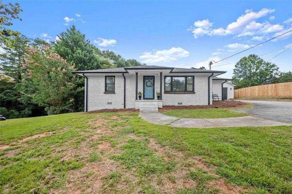 3 bedroom, 3 bathroom, 1,709 sq ft single family residence for rent at 2110 Prather Bridge Drive, Toccoa, GA 30577 for $2,495 a month — photo 3