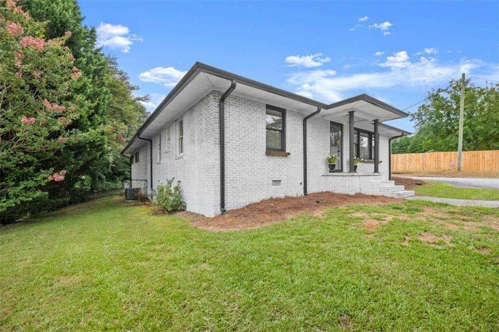 3 bedroom, 3 bathroom, 1,709 sq ft single family residence for rent at 2110 Prather Bridge Drive, Toccoa, GA 30577 for $2,495 a month — photo 4