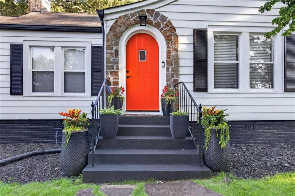 3 bedroom, 2 bathroom, 2,278 sq ft single family residence for sale at 946 Victory Drive, Atlanta, GA 30310 — photo 2