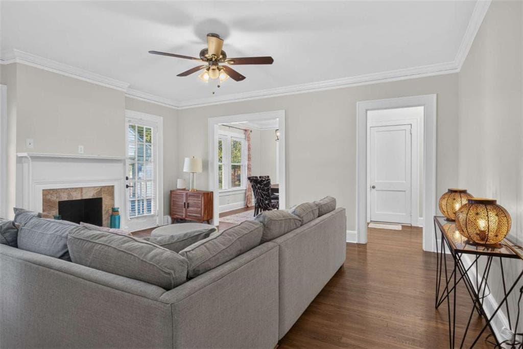 3 bedroom, 2 bathroom, 2,278 sq ft single family residence for sale at 946 Victory Drive, Atlanta, GA 30310 — photo 3