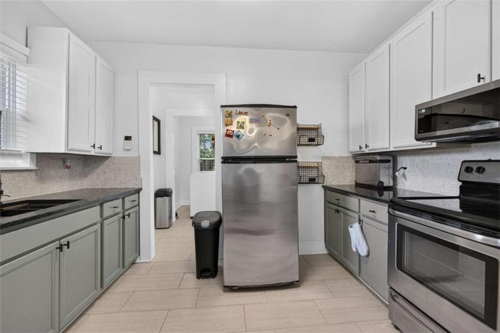 3 bedroom, 2 bathroom, 2,278 sq ft single family residence for sale at 946 Victory Drive, Atlanta, GA 30310 — photo 7