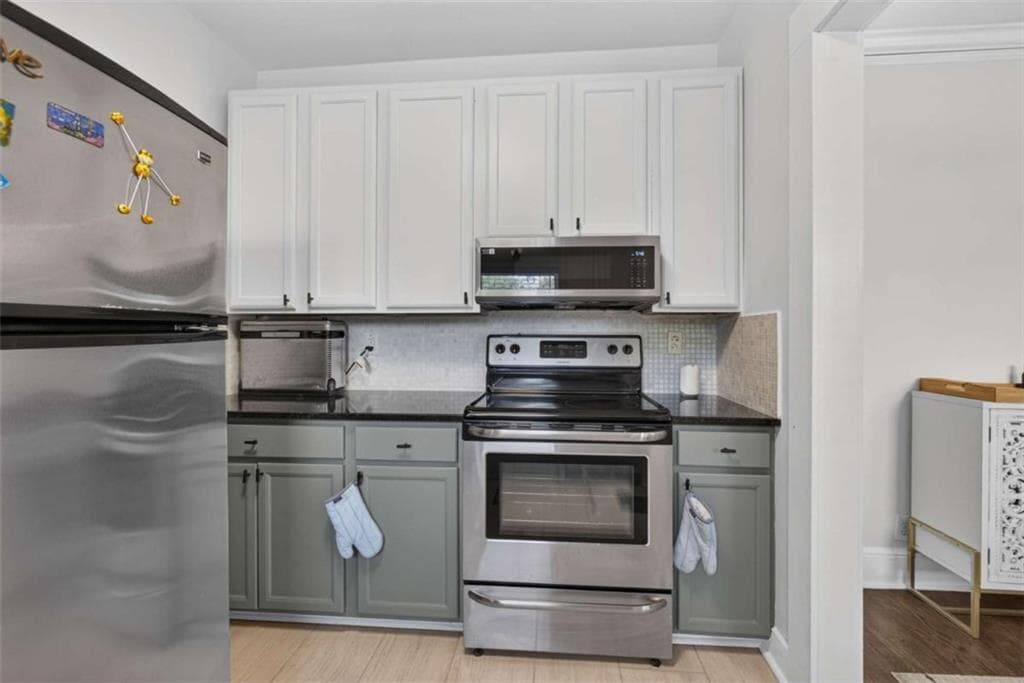 3 bedroom, 2 bathroom, 2,278 sq ft single family residence for sale at 946 Victory Drive, Atlanta, GA 30310 — photo 8