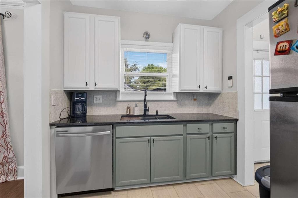 3 bedroom, 2 bathroom, 2,278 sq ft single family residence for sale at 946 Victory Drive, Atlanta, GA 30310 — photo 9