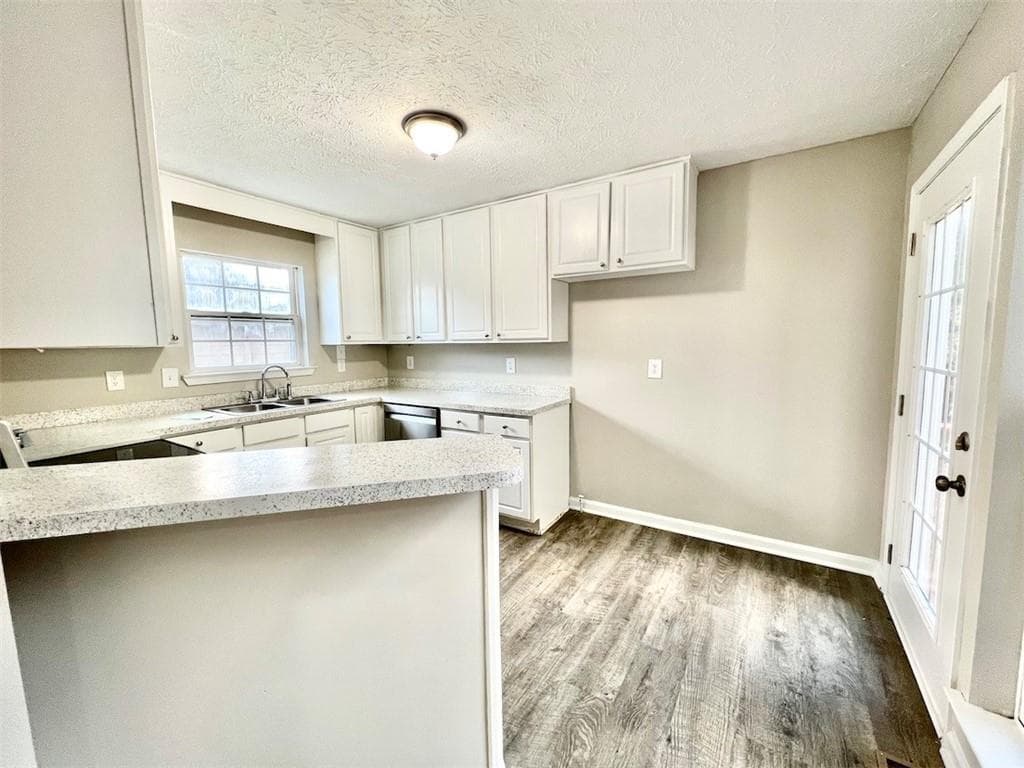 3 bedroom, 3 bathroom, 1,640 sq ft single family residence for rent at 2312 Oak Glenn Circle, Duluth, GA 30096 for $2,480 a month — photo 6