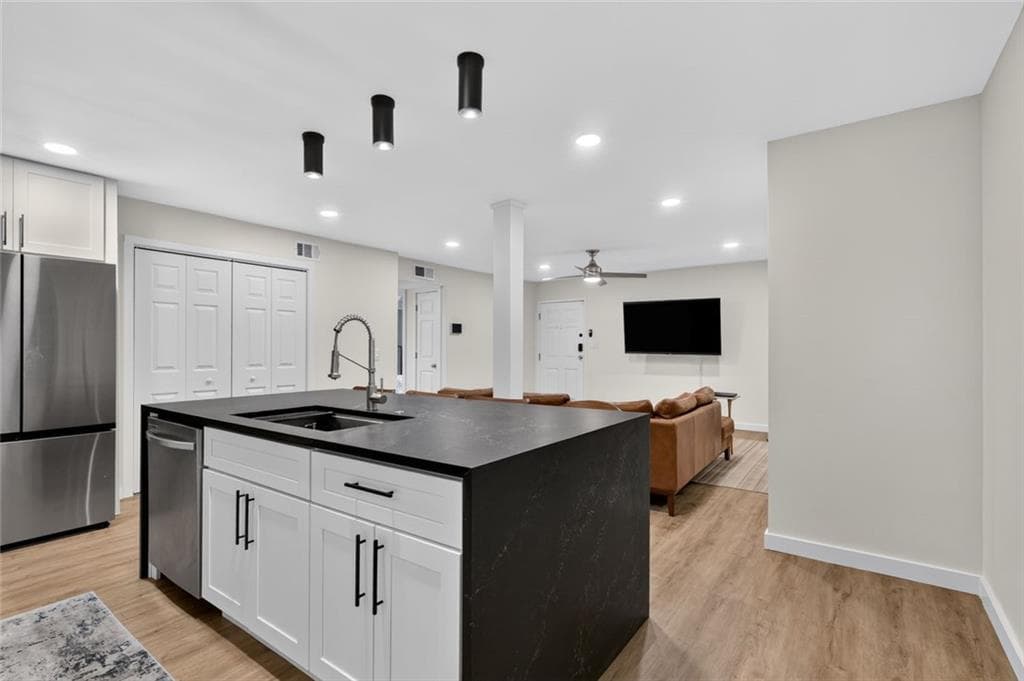 2 bedroom, 2 bathroom, 1,060 sq ft condominium for sale at 1445 Monroe Drive F2, Atlanta, GA 30324 — photo 6