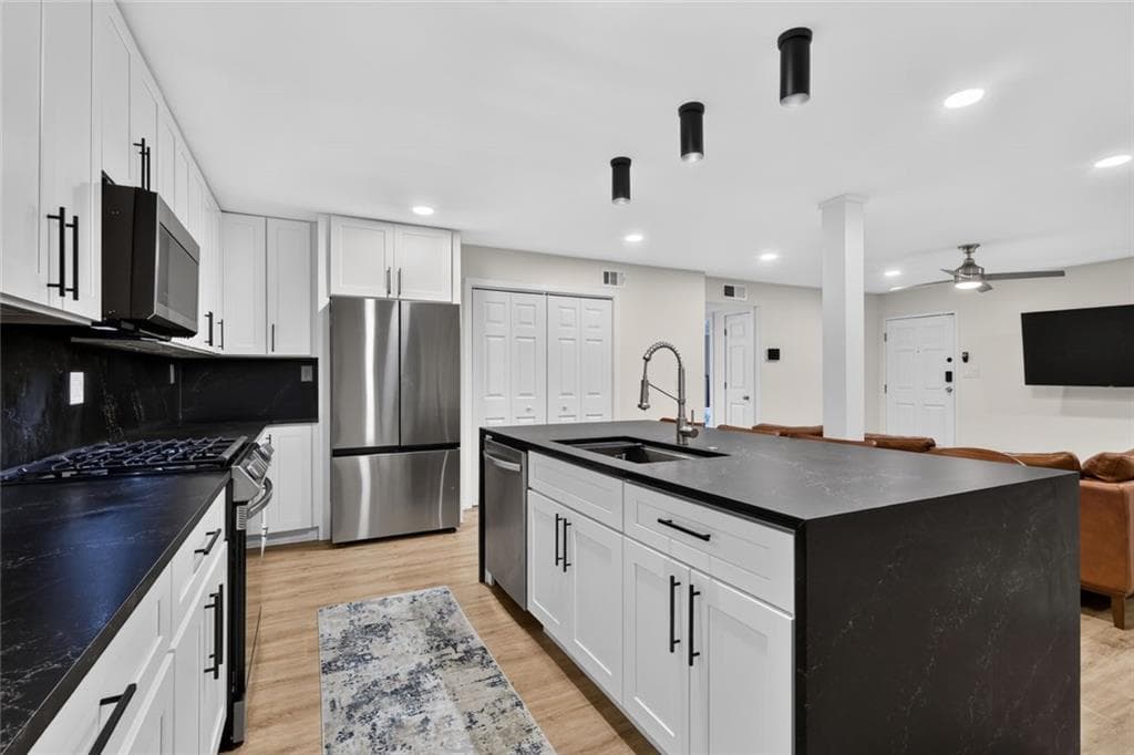 2 bedroom, 2 bathroom, 1,060 sq ft condominium for sale at 1445 Monroe Drive F2, Atlanta, GA 30324 — photo 7