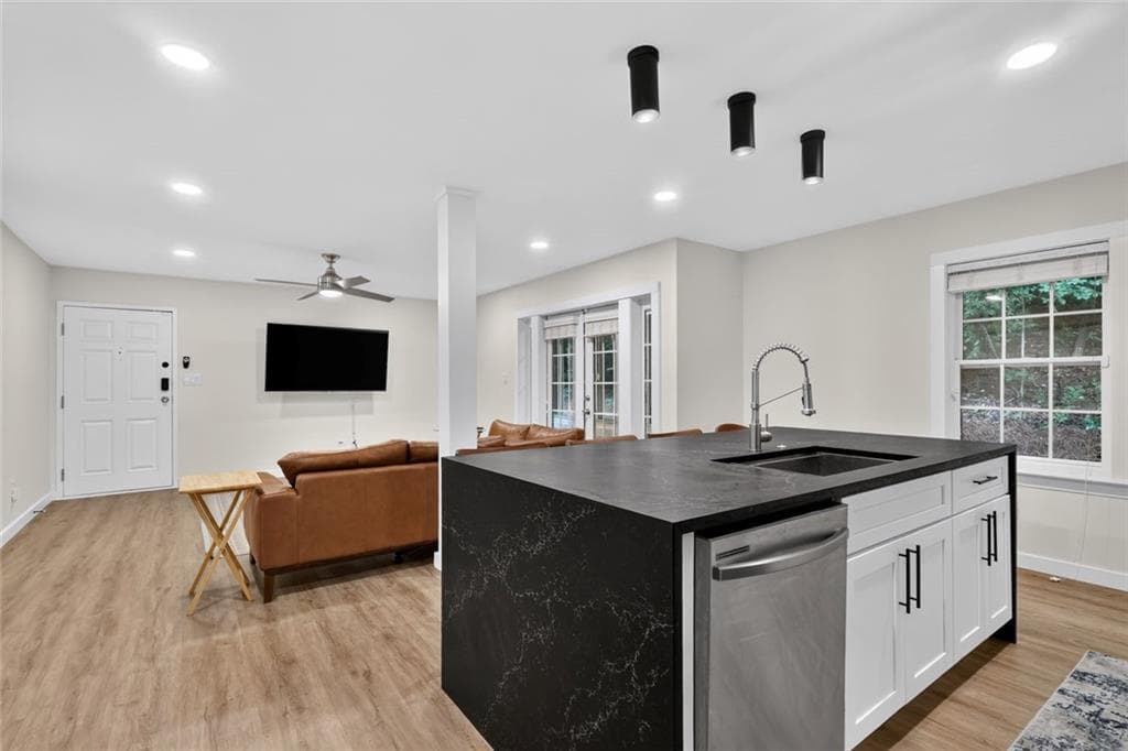 2 bedroom, 2 bathroom, 1,060 sq ft condominium for sale at 1445 Monroe Drive F2, Atlanta, GA 30324 — photo 8