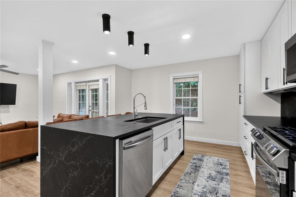 2 bedroom, 2 bathroom, 1,060 sq ft condominium for sale at 1445 Monroe Drive F2, Atlanta, GA 30324 — photo 9