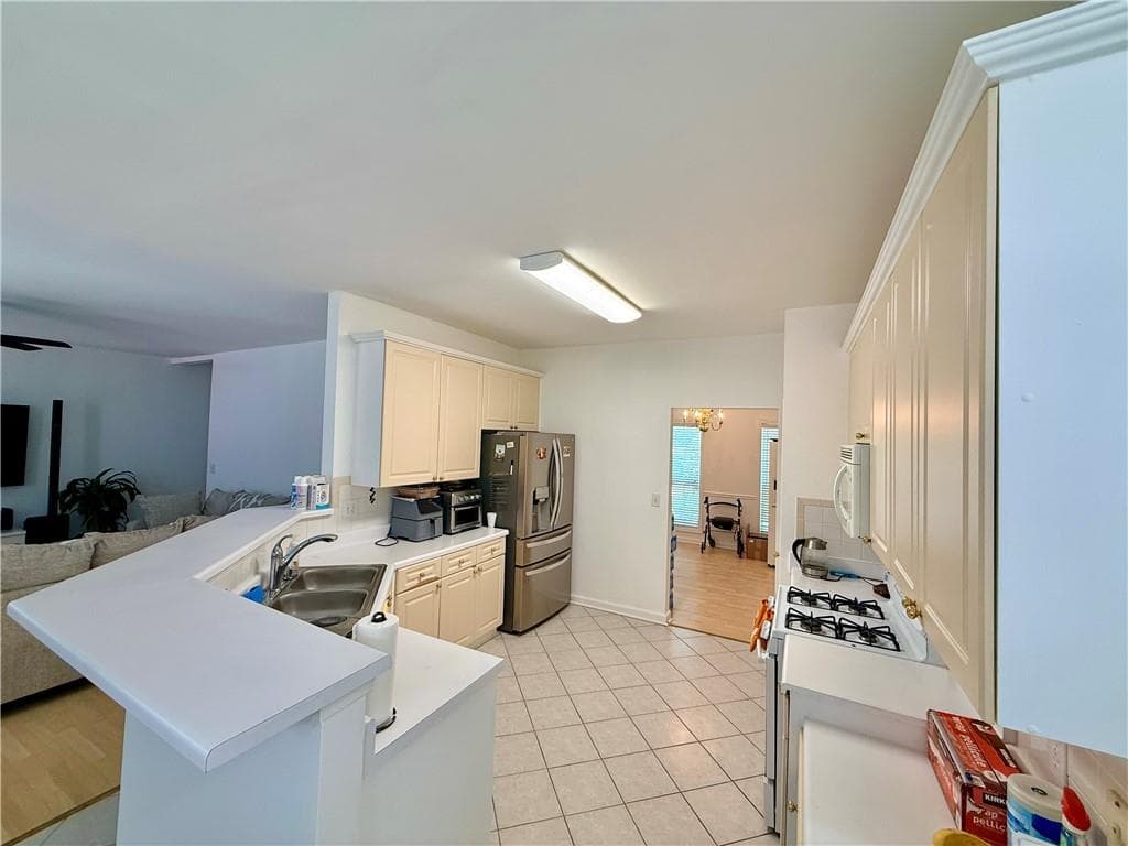 4 bedroom, 3 bathroom, 2,340 sq ft single family residence for sale at 1060 Charter Club Drive, Lawrenceville, GA 30043 — photo 10