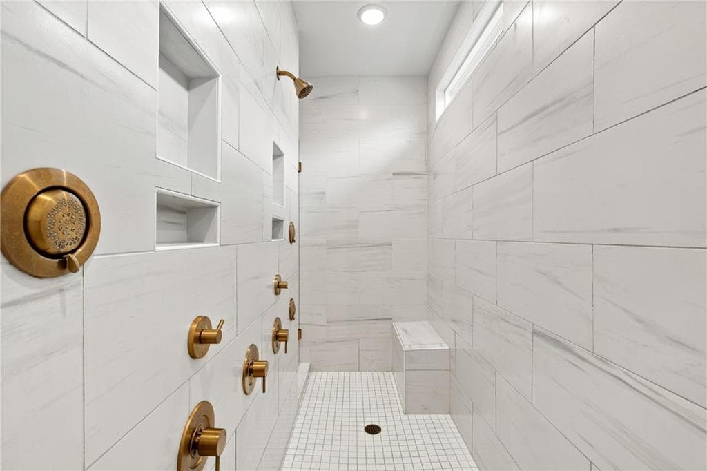 6 bedroom, 7 bathroom, 6,076 sq ft single family residence for sale at 2775 Twisted Oak Lane, Marietta, GA 30066 — photo 8