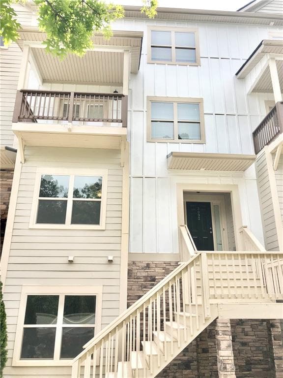 3 bedroom, 4 bathroom, 2,008 sq ft townhouse for sale at 3092 Quantum Lane, Atlanta, GA 30341 — photo 2
