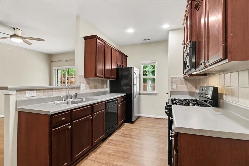 2 bedroom, 3 bathroom, 1,592 sq ft townhouse for sale at 2870 Cross Creek Court, Cumming, GA 30040 — photo 2