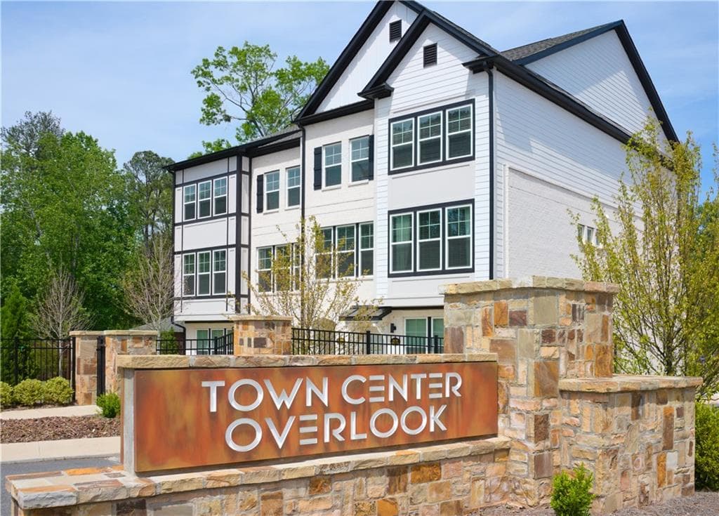 3 bedroom, 3 bathroom, 1,912 sq ft condominium under contract at 5048 Insperon Lane 28, Peachtree Corners, GA 30092