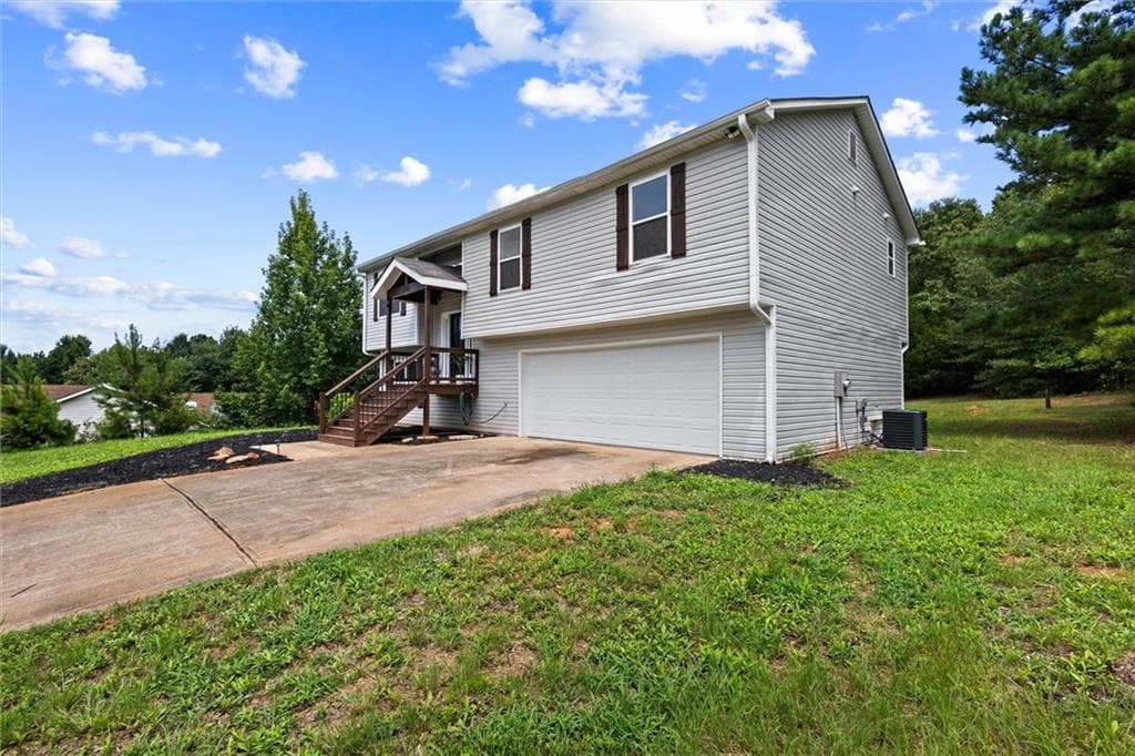 5 bedroom, 2 bathroom, 1,711 sq ft single family residence for sale at 305 Hunters Trace, Covington, GA 30014 — photo 4