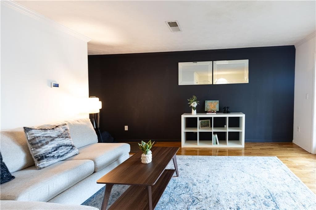 1 bedroom, 1 bathroom, 794 sq ft condominium for sale at 1150 Collier Road 11I, Atlanta, GA 30318 — photo 2