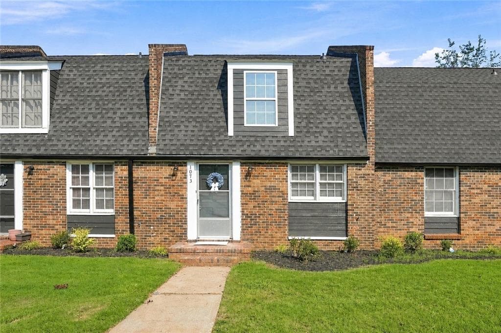 2 bedroom, 2 bathroom, 1,015 sq ft townhouse for sale at 1073 Heritage Drive, Greensboro, GA 30642
