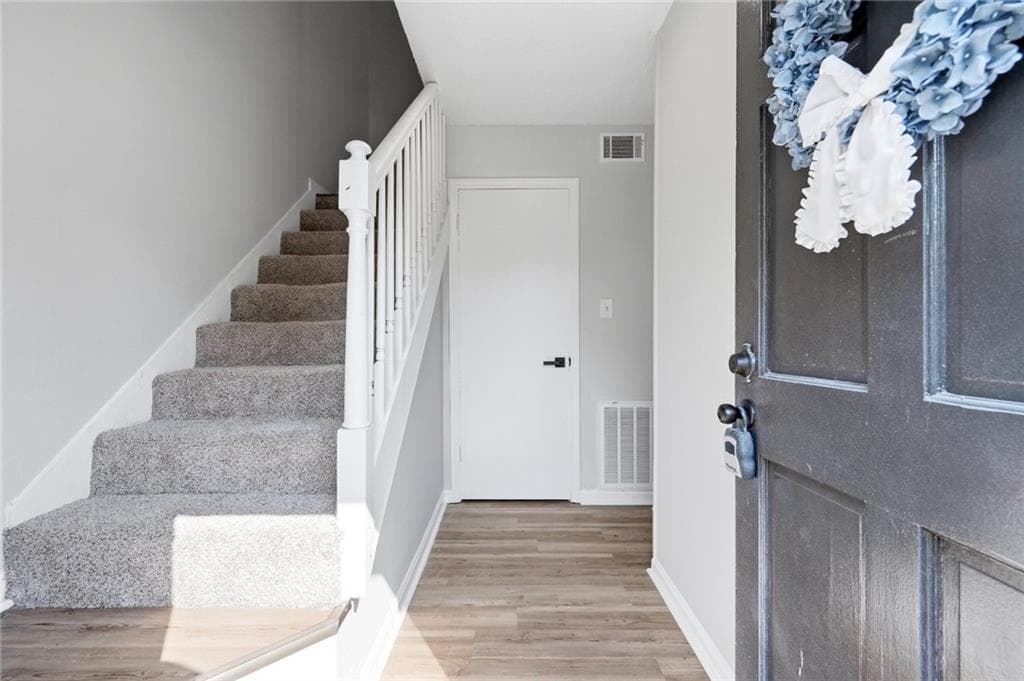 2 bedroom, 2 bathroom, 1,015 sq ft townhouse for sale at 1073 Heritage Drive, Greensboro, GA 30642 — photo 2