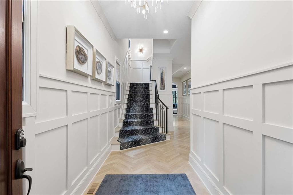 5 bedroom, 6 bathroom, 4,987 sq ft single family residence under contract at 3799 Paces Lookout Circle, Atlanta, GA 30339 — photo 2