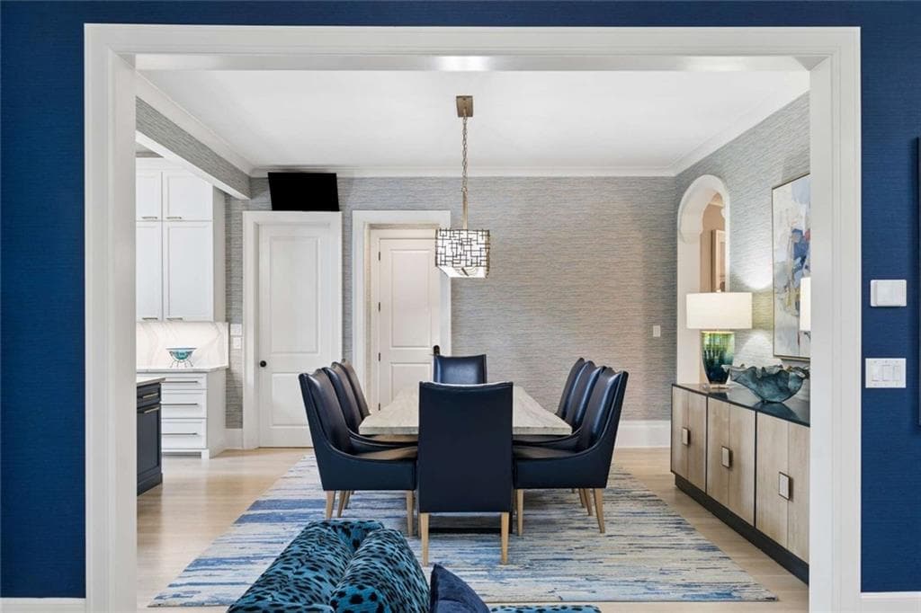 5 bedroom, 6 bathroom, 4,987 sq ft single family residence under contract at 3799 Paces Lookout Circle, Atlanta, GA 30339 — photo 6