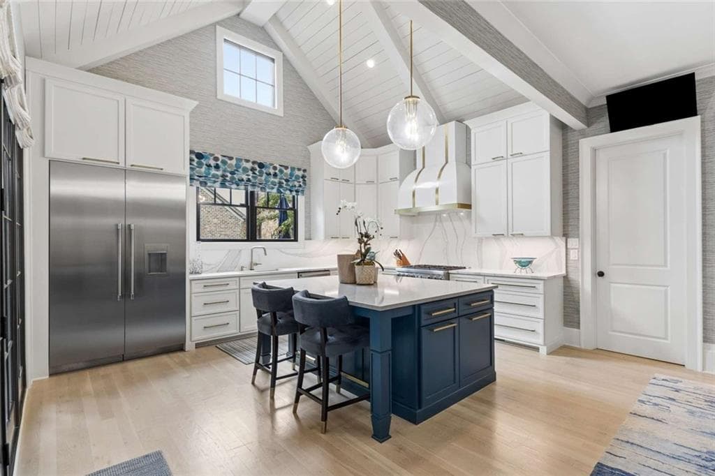 5 bedroom, 6 bathroom, 4,987 sq ft single family residence under contract at 3799 Paces Lookout Circle, Atlanta, GA 30339 — photo 9