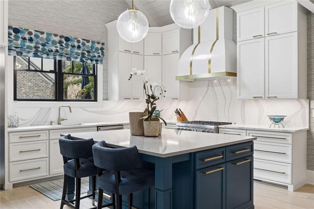 5 bedroom, 6 bathroom, 4,987 sq ft single family residence under contract at 3799 Paces Lookout Circle, Atlanta, GA 30339 — photo 10