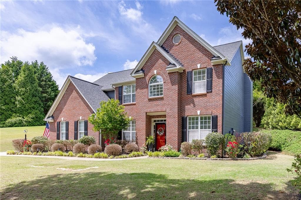 3 bedroom, 3 bathroom, 2,716 sq ft single family residence for sale at 933 Cruce Lake Drive, Hoschton, GA 30548 — photo 3