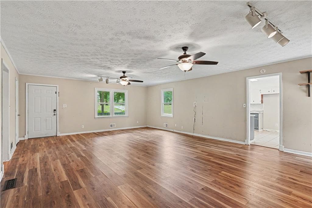 4 bedroom, 3 bathroom, 2,101 sq ft single family residence for sale at 1422 Zebulon Road, Griffin, GA 30224 — photo 6