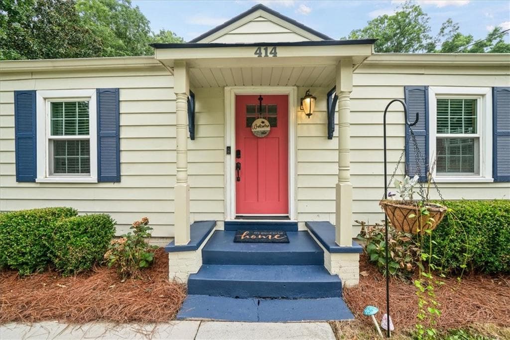 3 bedroom, 3 bathroom, 1,600 sq ft single family residence for sale at 414 Alexander Circle, Marietta, GA 30060 — photo 2