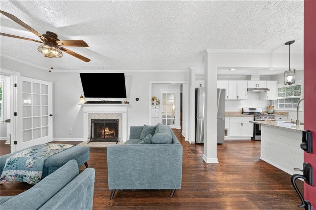 3 bedroom, 3 bathroom, 1,600 sq ft single family residence for sale at 414 Alexander Circle, Marietta, GA 30060 — photo 6