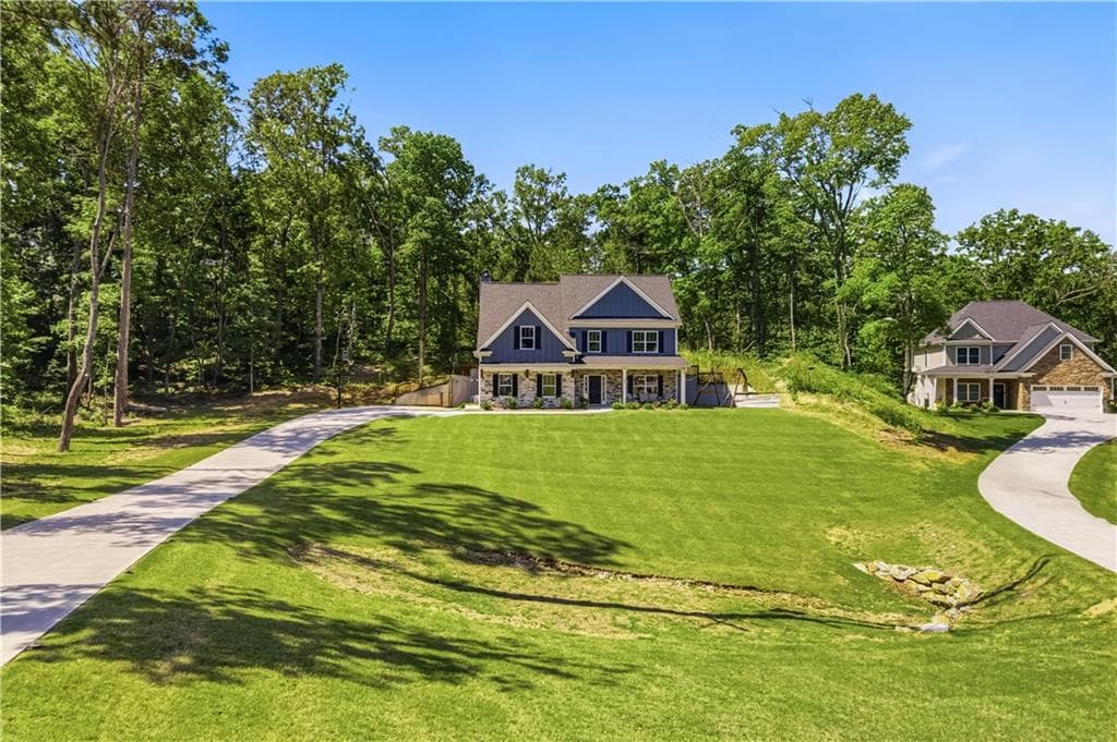 4 bedroom, 3 bathroom, 2,646 sq ft single family residence for sale at 60 NE Grand Georgian Court, Cartersville, GA 30121 — photo 2